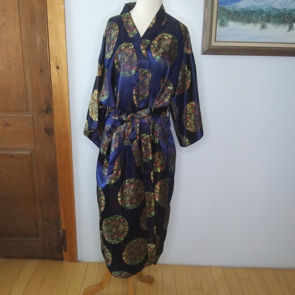 Beautiful Asian theme bathrobe with matching sash XXL